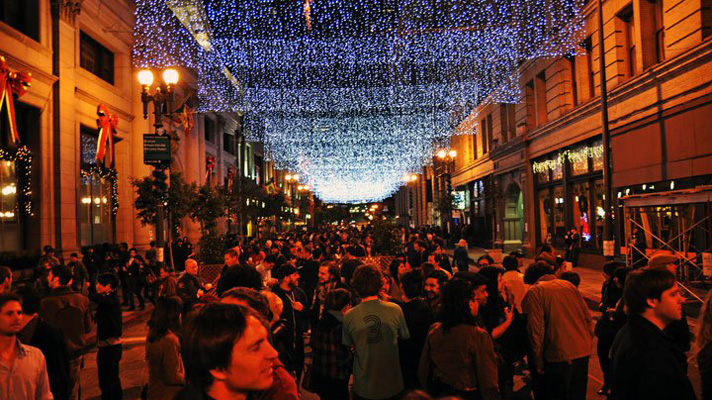 Downtown Art Walk – 4th Street | Photo courtesy of Downtown LA Art Walk