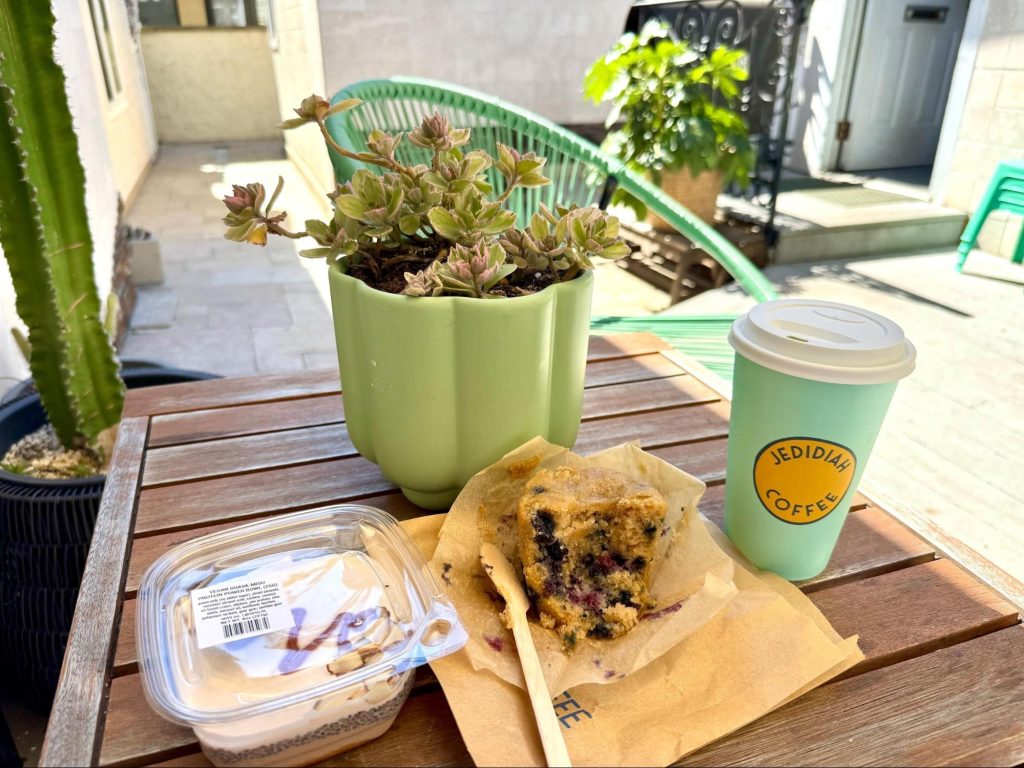 Clara Berta and Anya of Amuvida at Jedidiah Coffee on the PCH in Laguna Beach